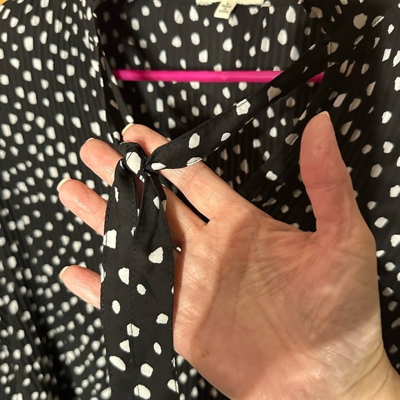 Max Studio Black & White Pleated Polka Dot Top. Size Large Romantic CoquetteGirl - Picture 5 of 9